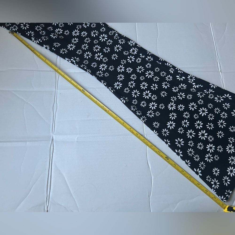 Women’s Flared Leggings Black and white flower print  XL - Picture 6 of 7